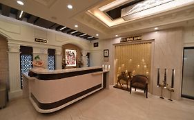 Hotel Grand Safari